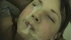 La giovane madre si  ...