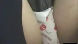 Ragazza utilizza una ...