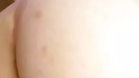 La ragazza fa una vi ...
