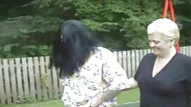 Una ragazza che lavo ...
