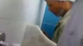 Giovane teen e salta ...
