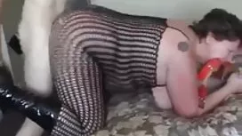 Bionda sul tavolo e  ...